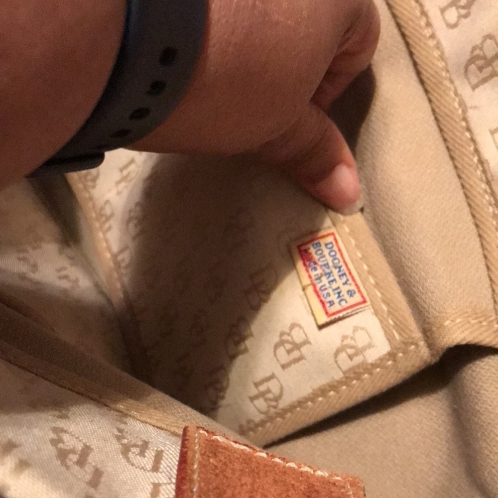 - Very nice Dooney and Bourke Tote! - Picture 7 of 13